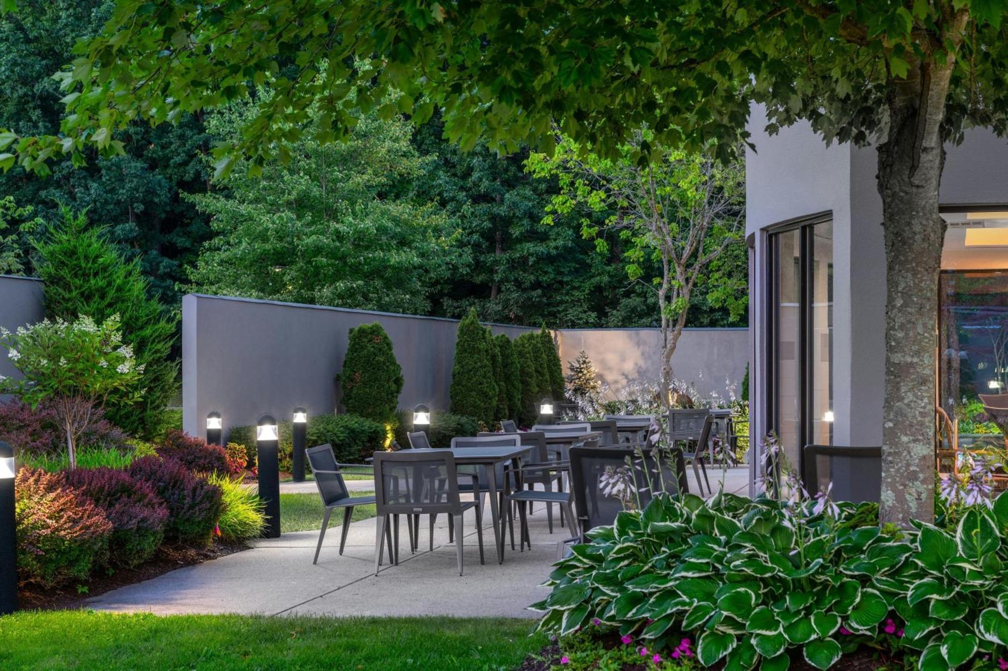 Courtyard By Marriott Providence Lincoln Hotel Exterior foto